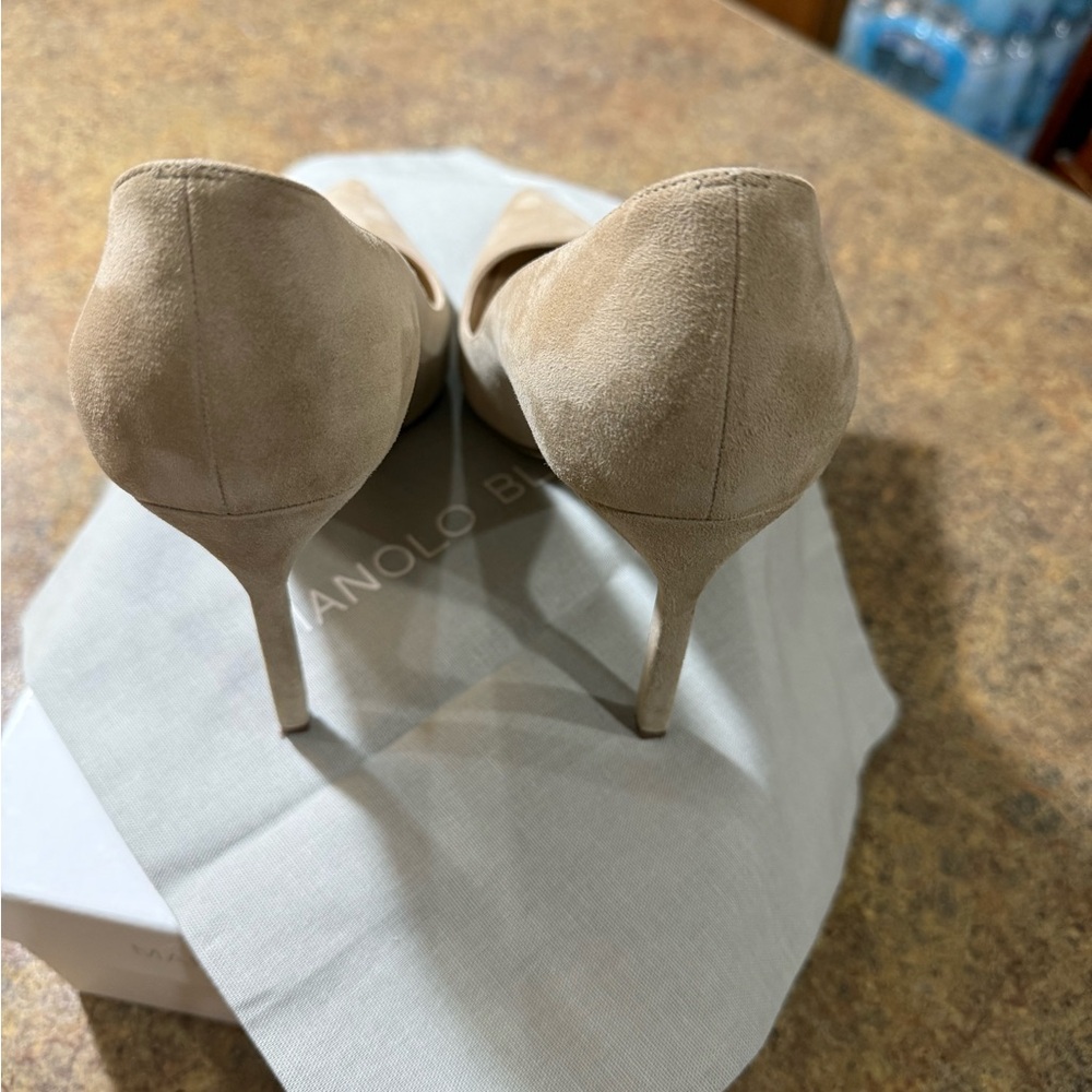 Manolo Blahnik Beige Suede Heels - Picture 3 of 4
